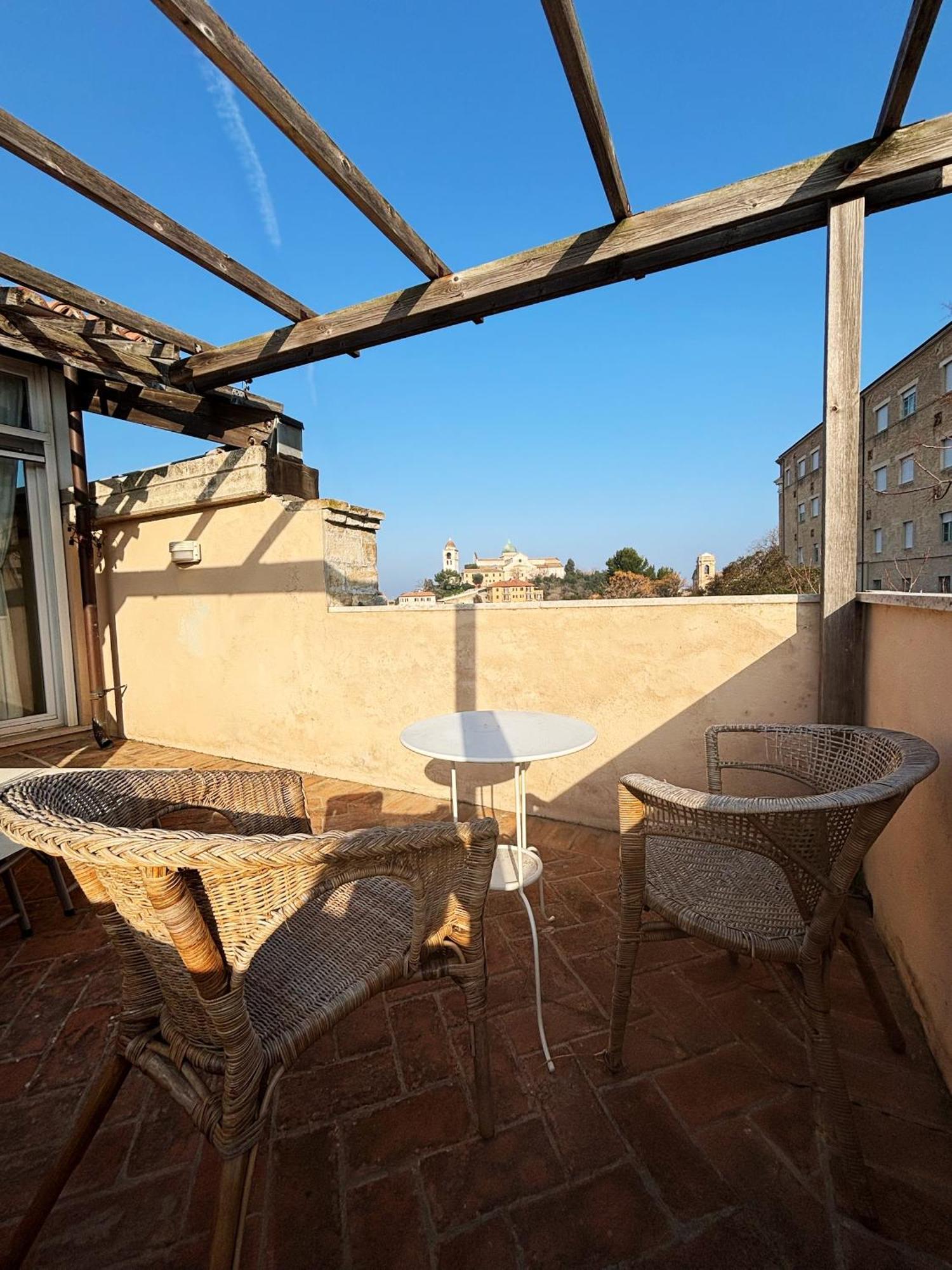 Domus Mirabilis Homestay Ancona Eksteriør billede