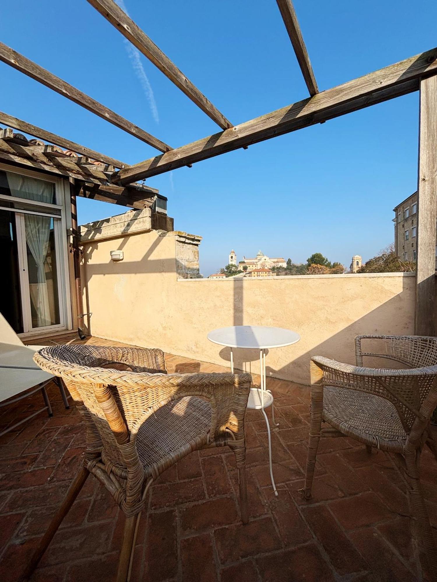 Domus Mirabilis Homestay Ancona Eksteriør billede