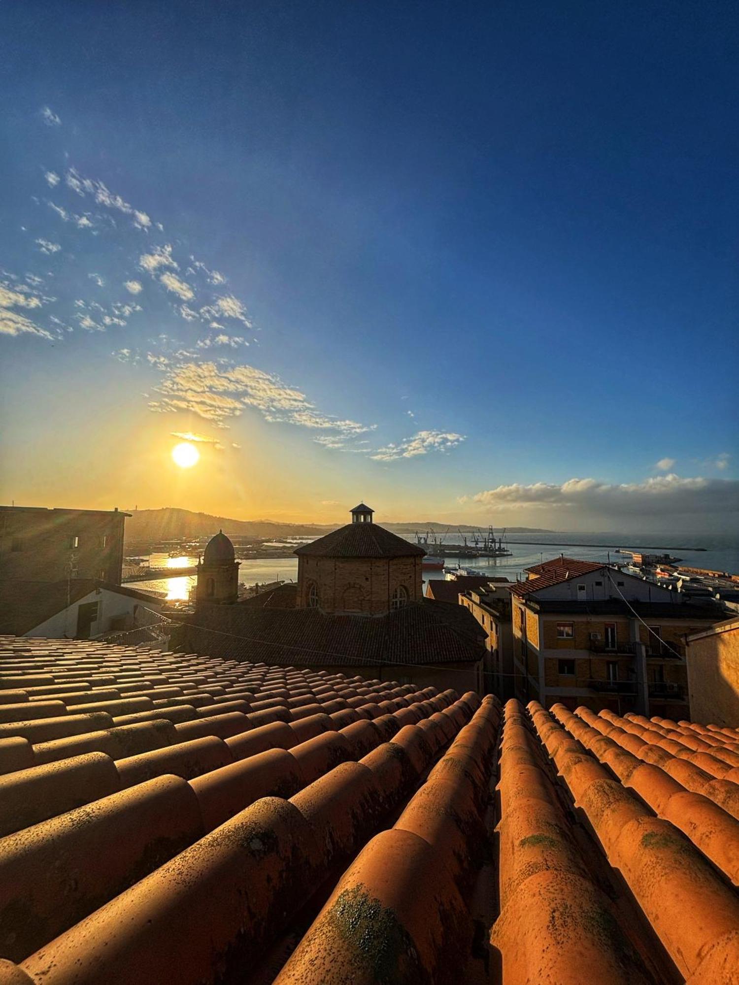 Domus Mirabilis Homestay Ancona Eksteriør billede
